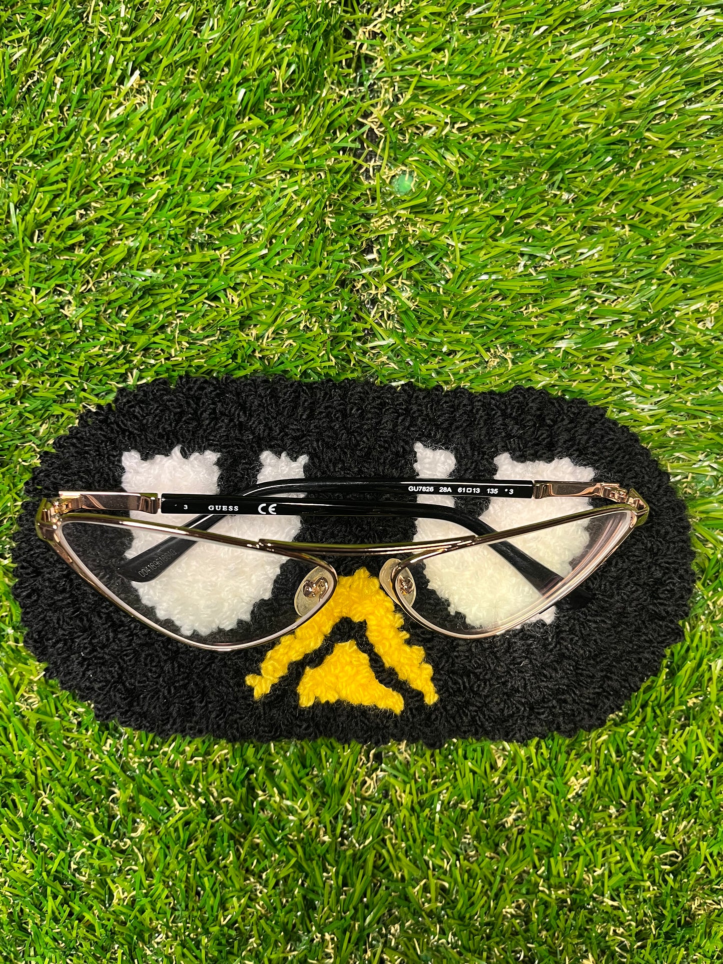Grumpy penguin glasses/jewelry mini rug