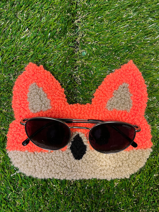 Fox glasses/jewelry mini rug